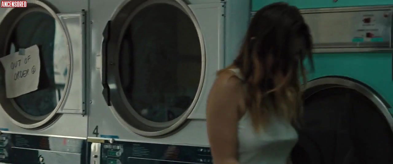 Bella Thorne – girl