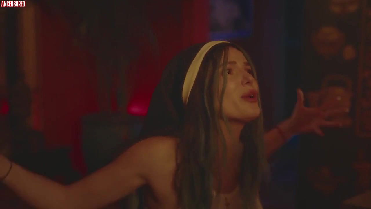 Bella Thorne – habit 3