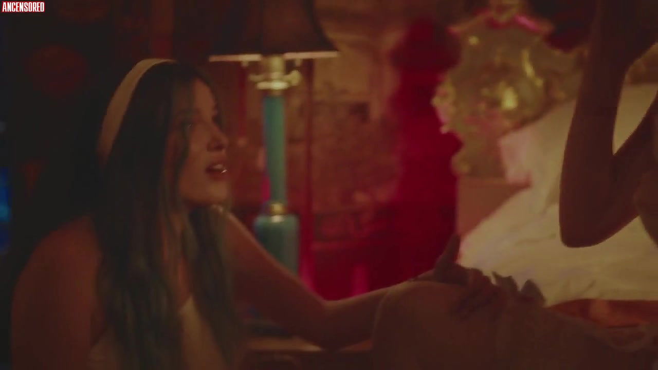 Bella Thorne – habit 3