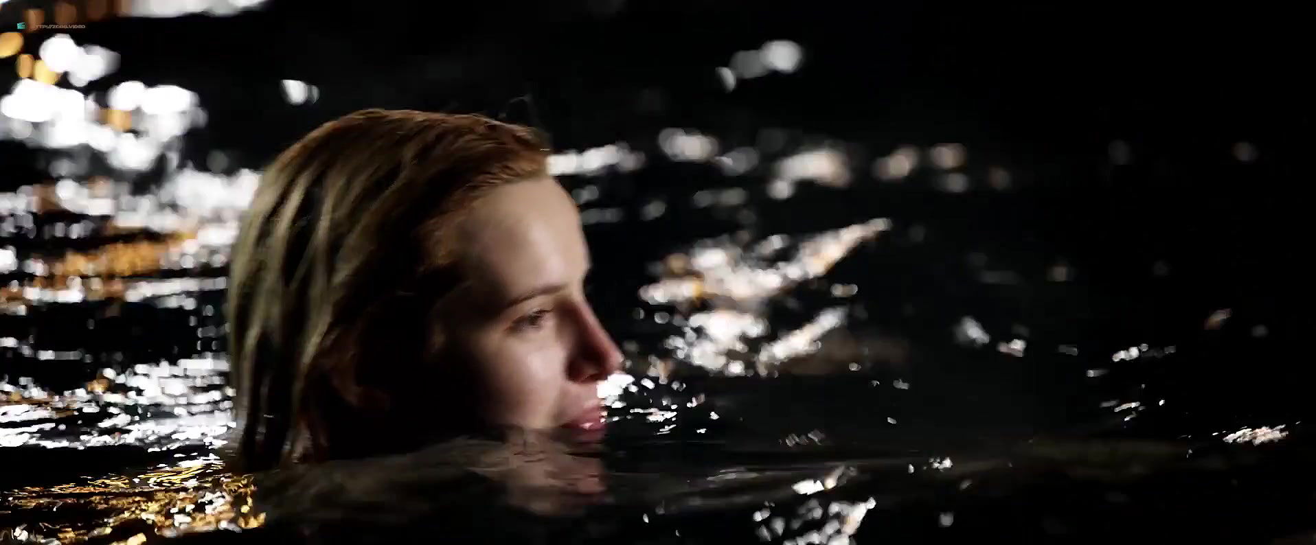 Bella Thorne – midnight sun