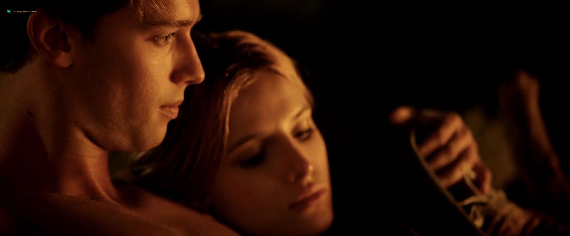 Bella Thorne – midnight sun