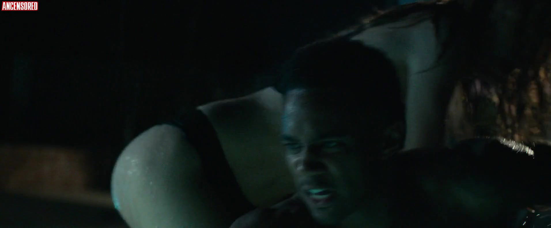 Bella Thorne – ride