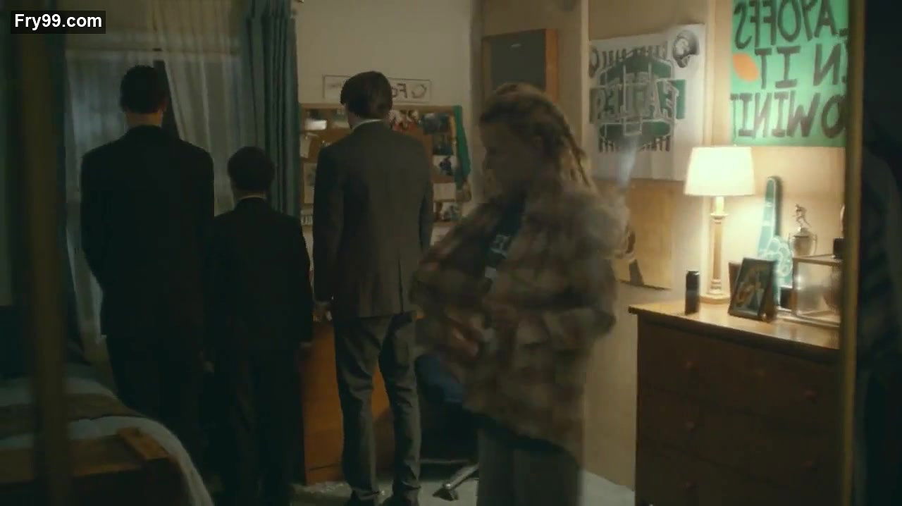 Bella Thorne – shovel buddies