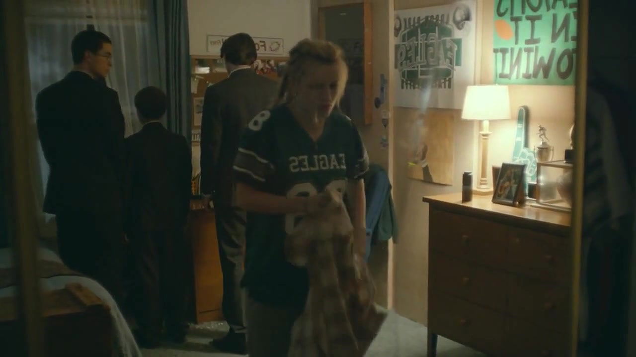 Bella Thorne – shovel buddies