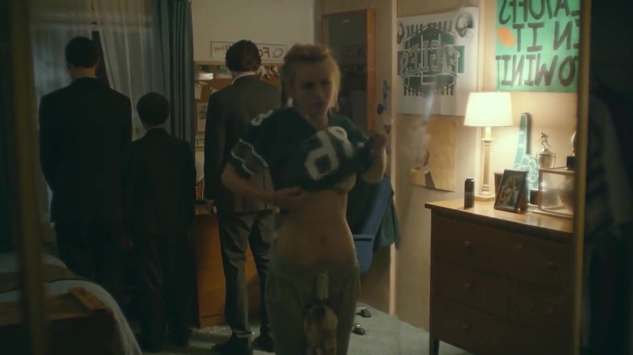 Bella Thorne – shovel buddies