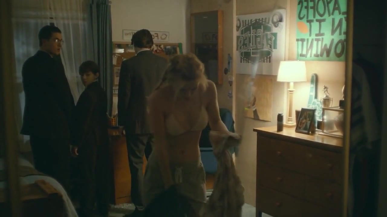 Bella Thorne – shovel buddies