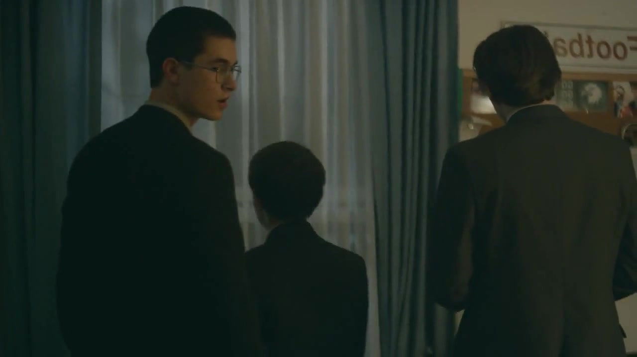 Bella Thorne – shovel buddies