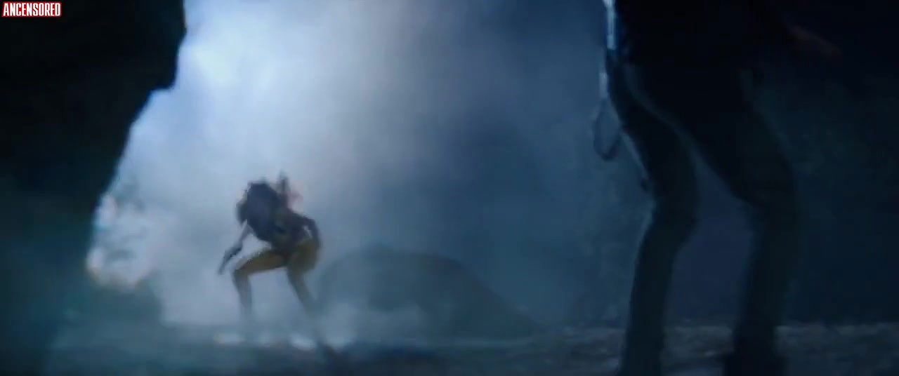 Bella Thorne – the babysitter killer queen