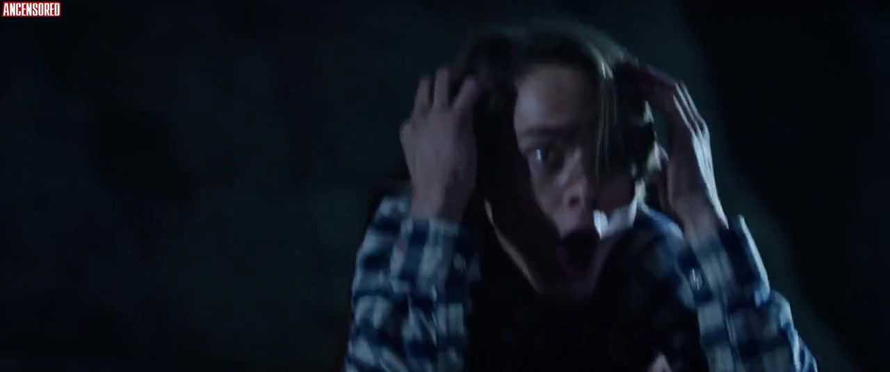 Bella Thorne – the babysitter killer queen