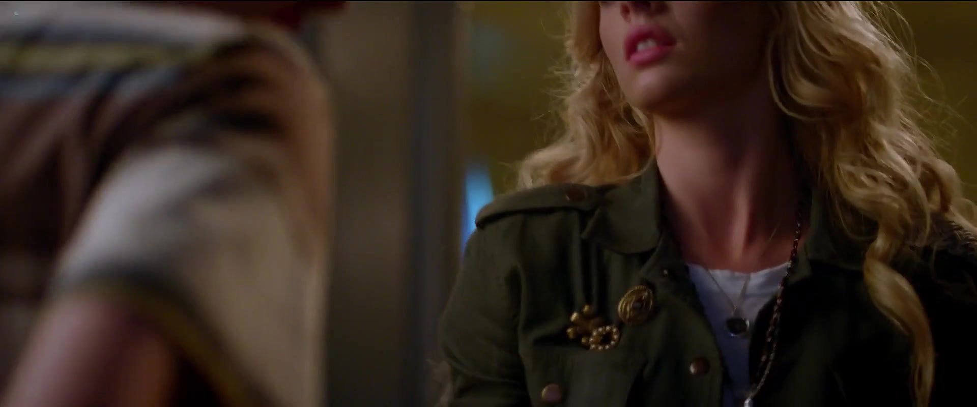 Bella Thorne – the babysitter