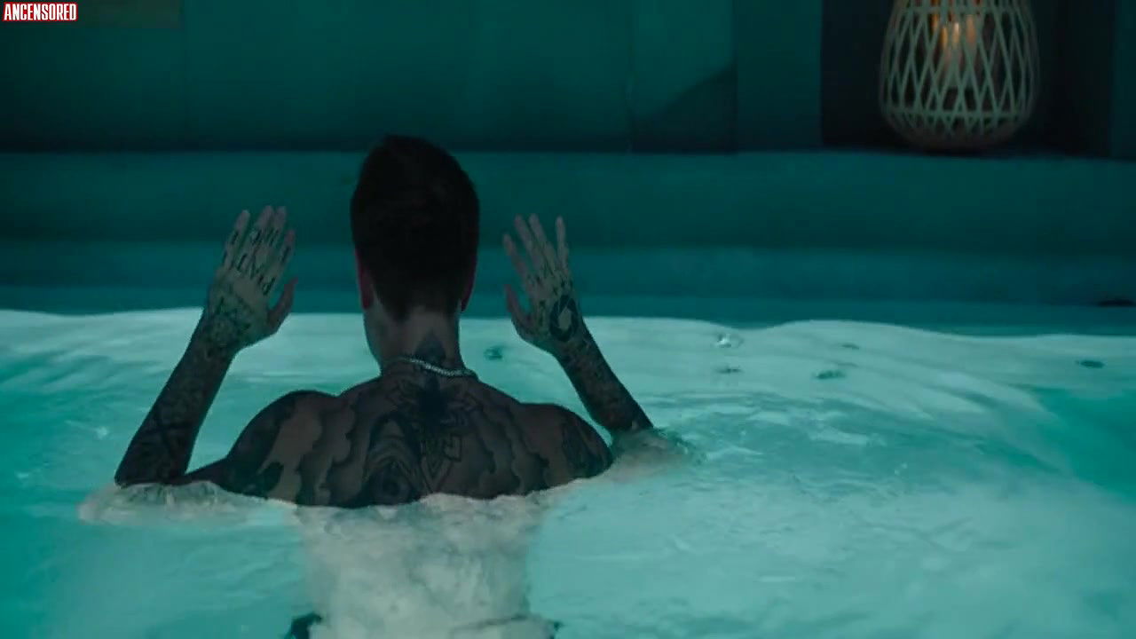 Bella Thorne – time is up