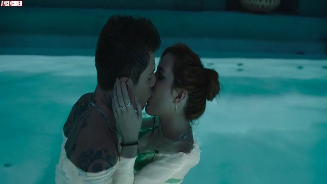 Bella Thorne – time is up