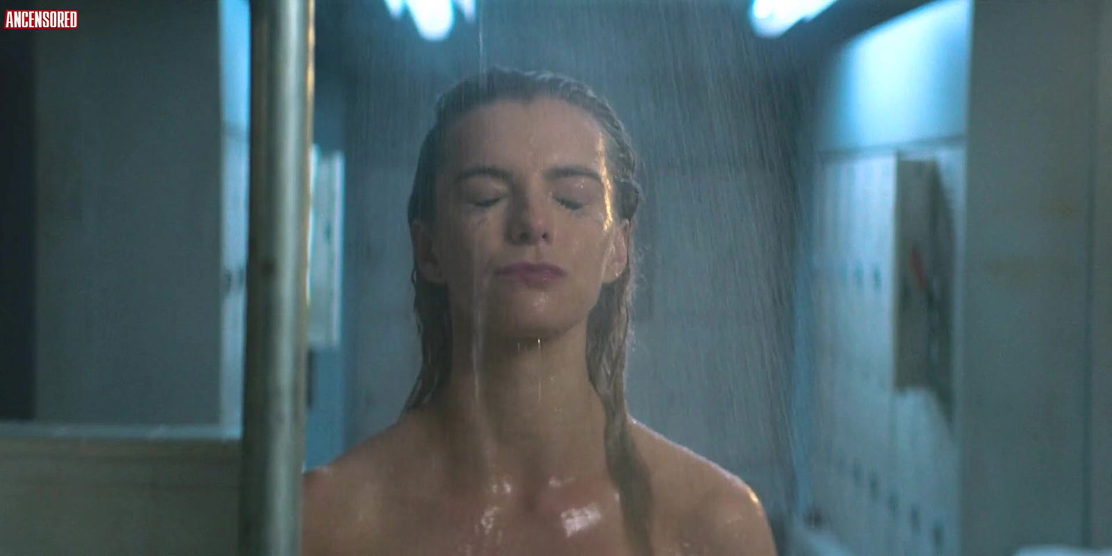 Betty Gilpin – glow