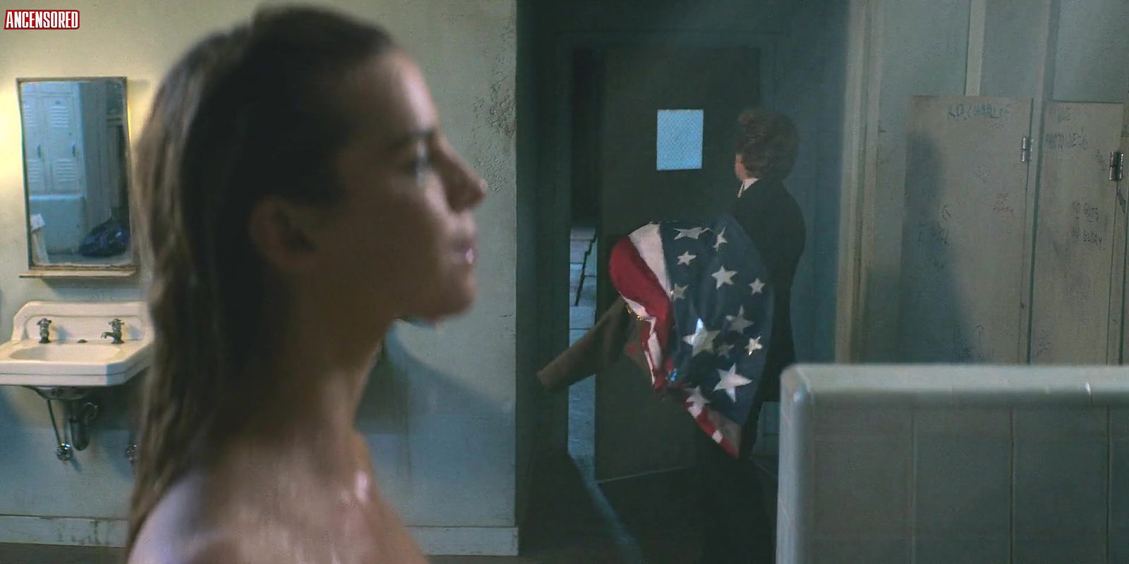 Betty Gilpin – glow