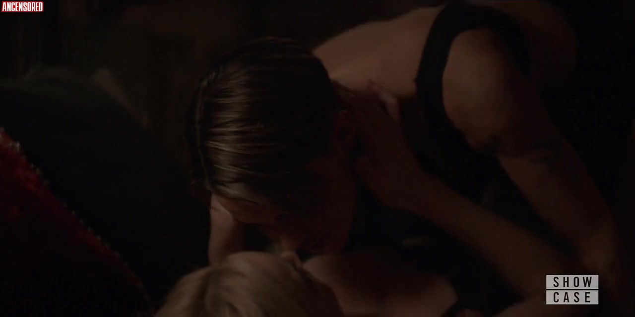 Brianne Howey – batwoman