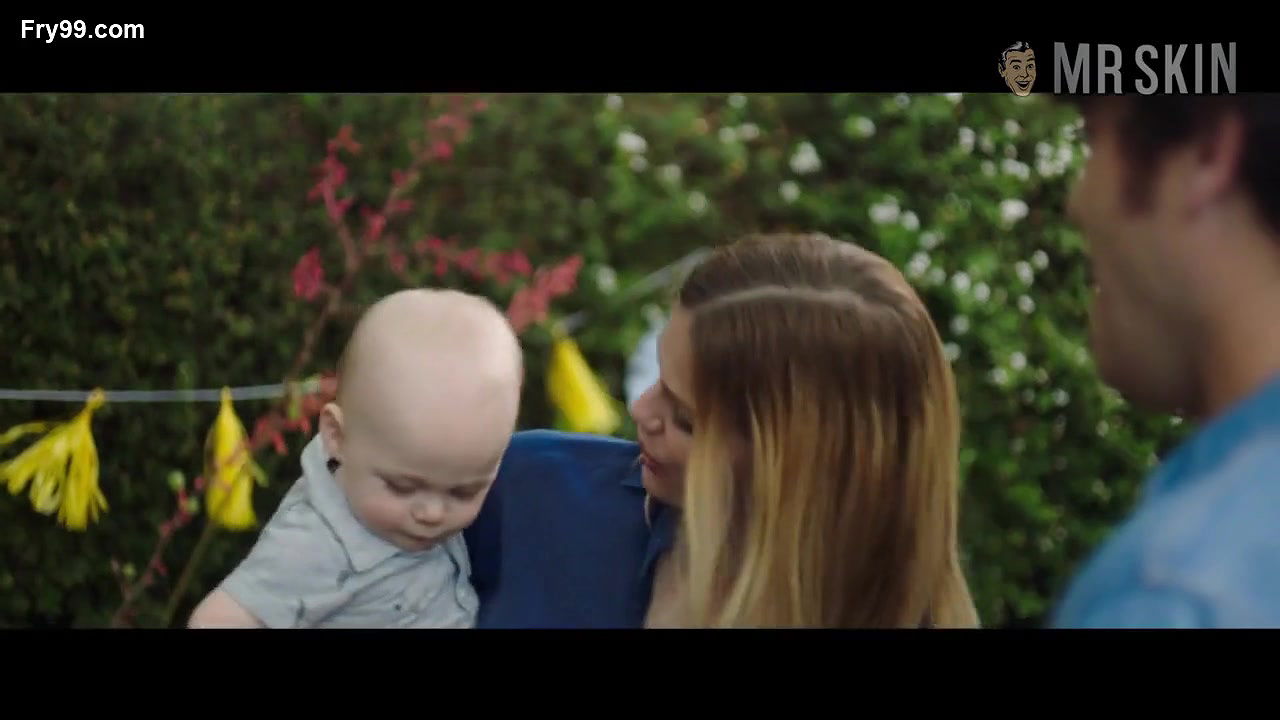 Brooklyn Decker – band aid