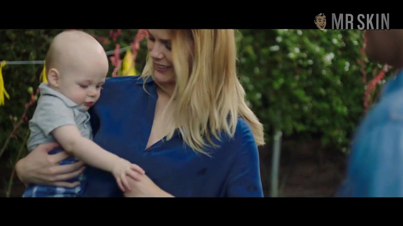 Brooklyn Decker – band aid