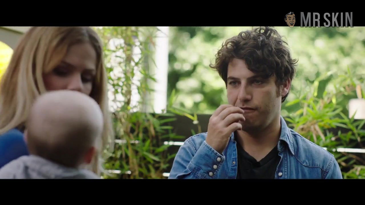 Brooklyn Decker – band aid