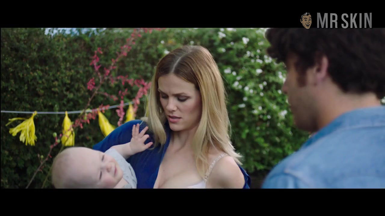 Brooklyn Decker – band aid