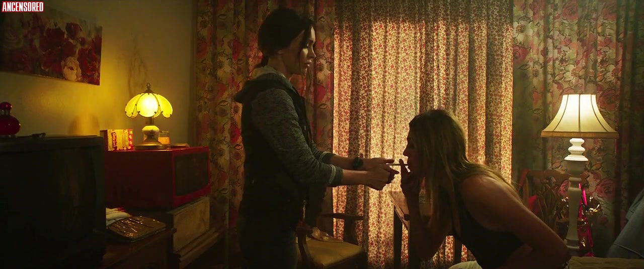 caitlin carmichael – midnight in the switchgrass