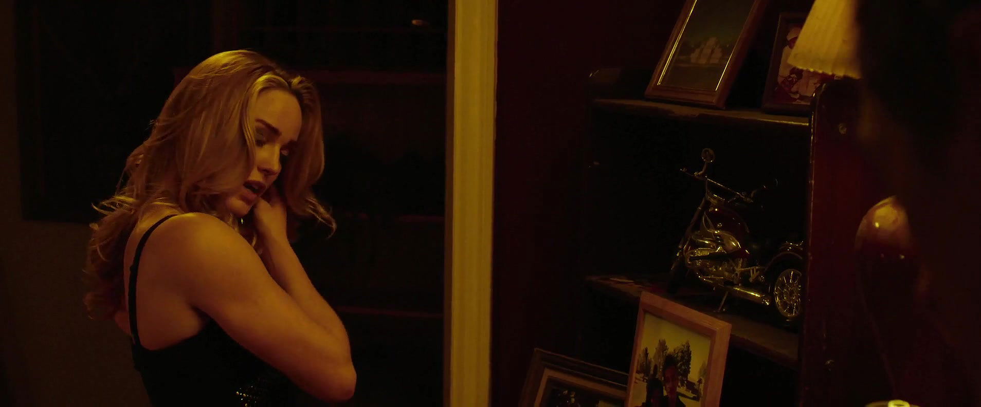 Caity Lotz – small town crime