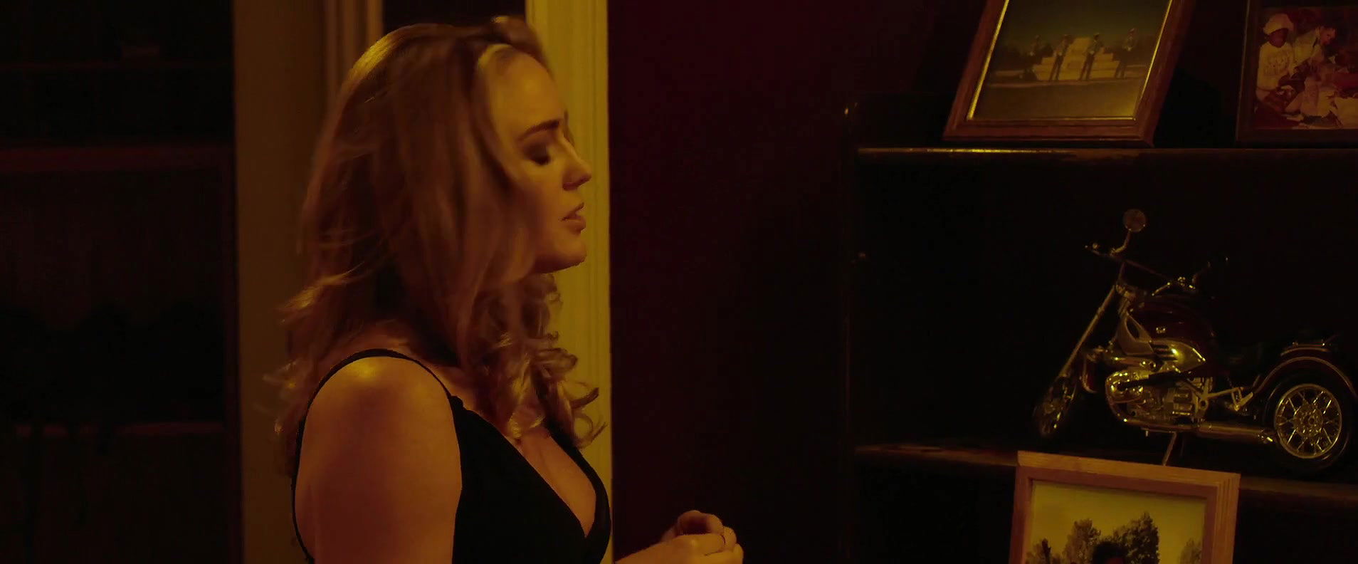 Caity Lotz – small town crime