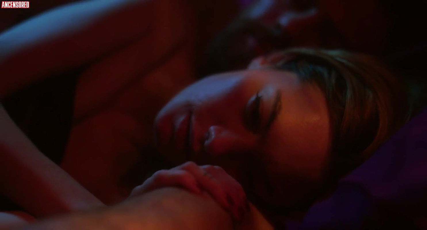 Camille Rowe – knuckledust