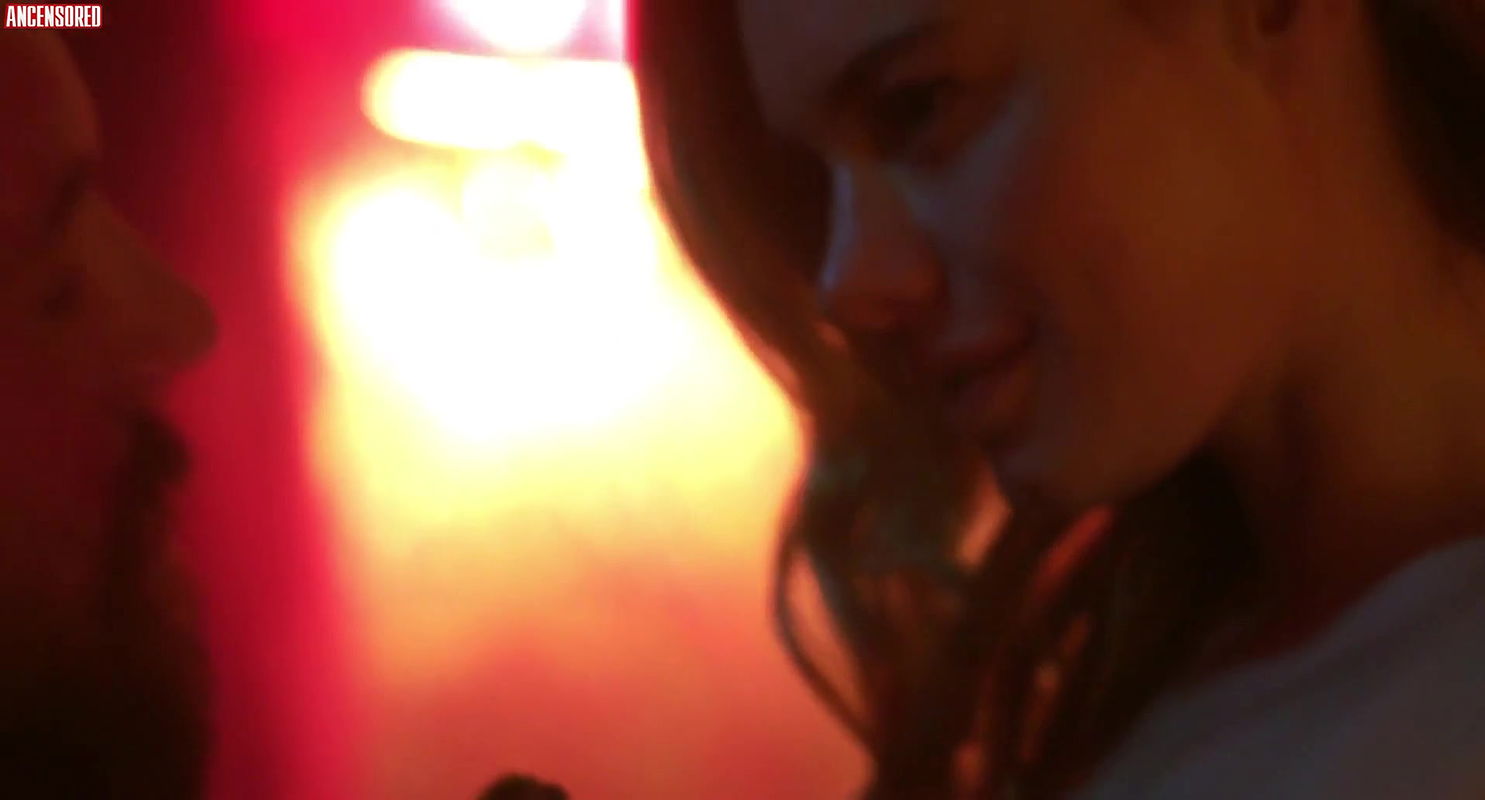 Camille Rowe – knuckledust