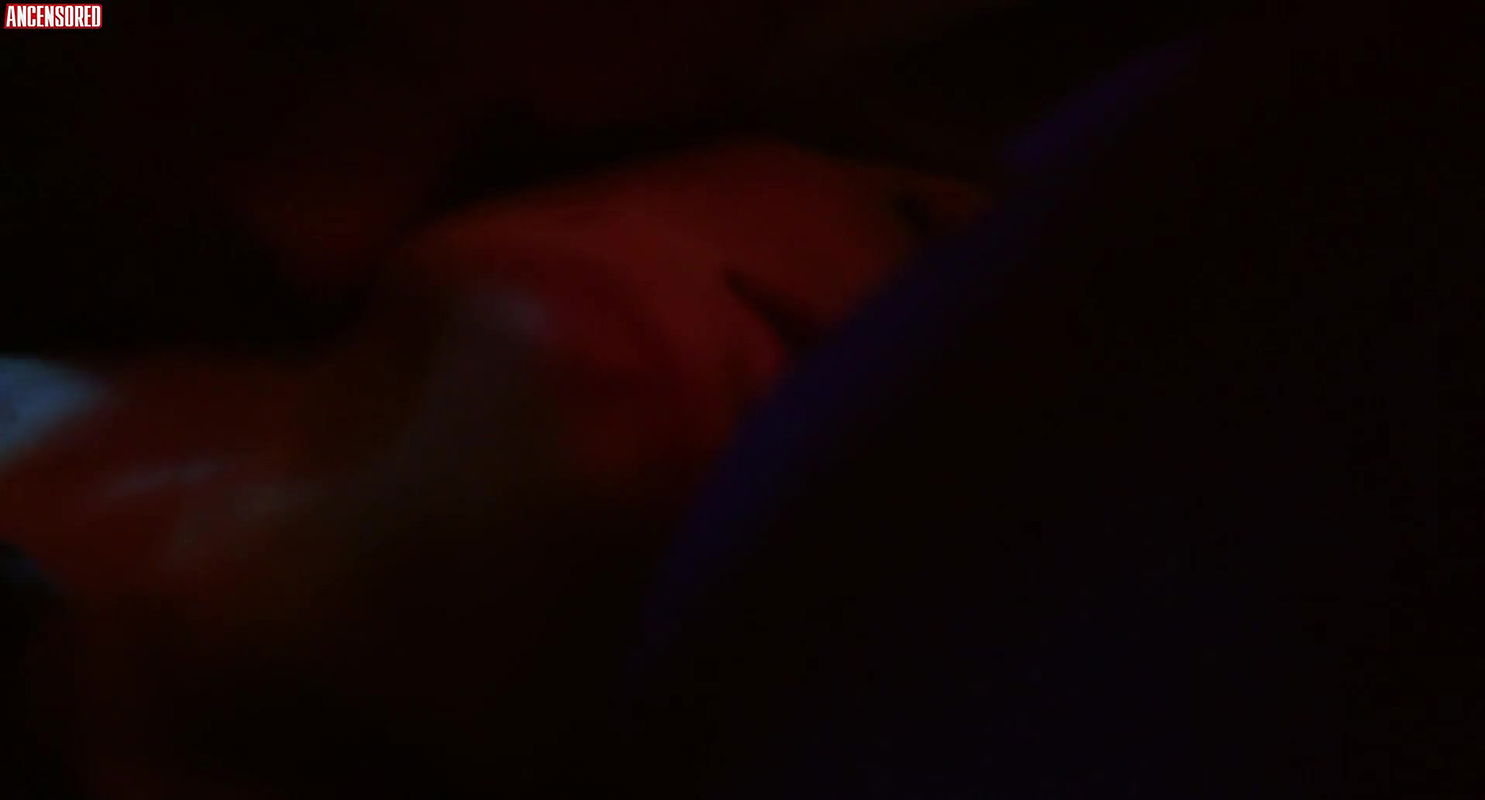 Camille Rowe – knuckledust