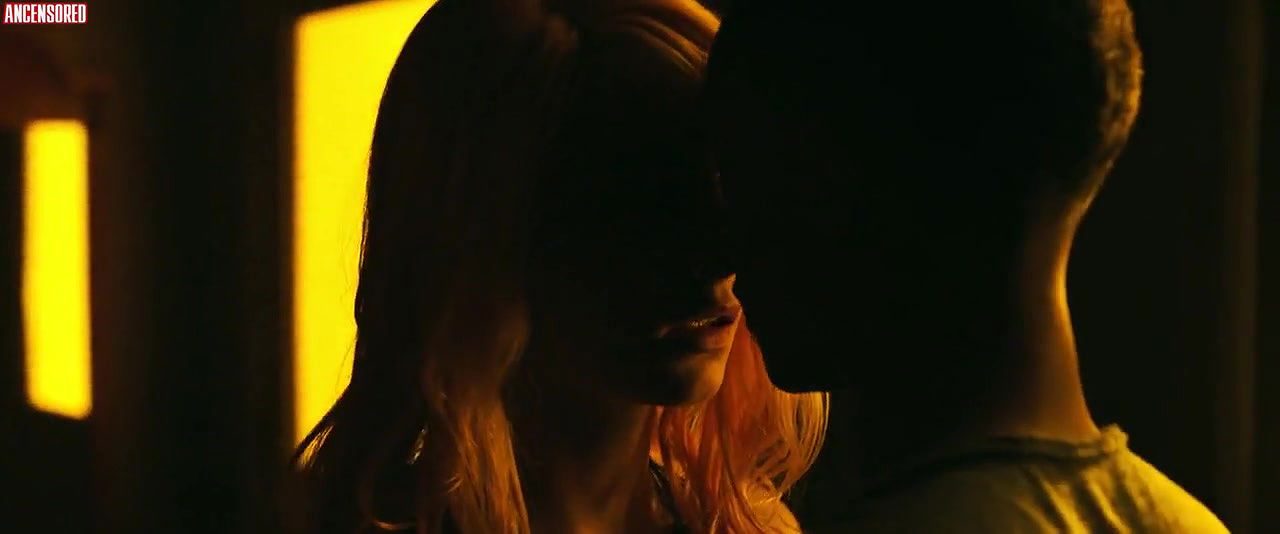 Cara deLevingne – life in a year