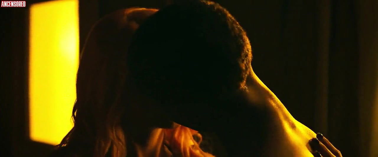 Cara deLevingne – life in a year