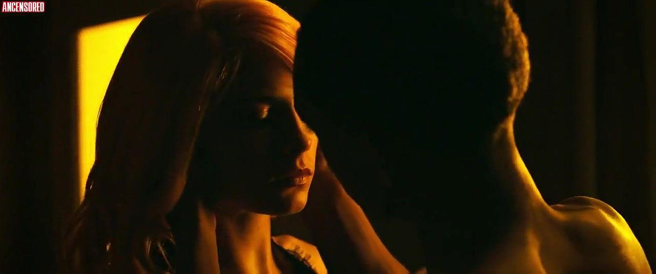 Cara deLevingne – life in a year