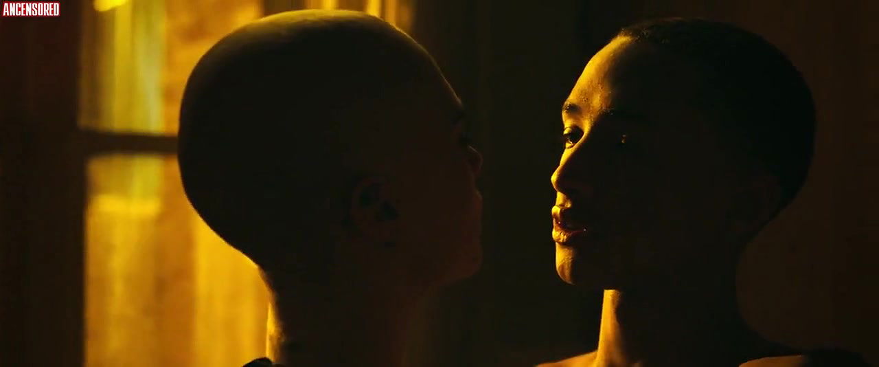 Cara deLevingne – life in a year