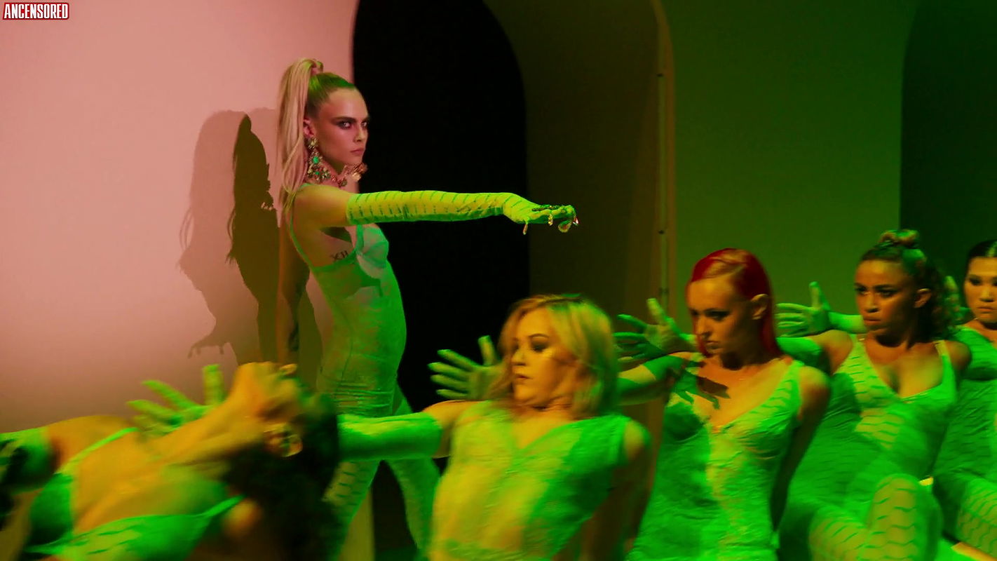 Cara deLevingne – savage x fenty show