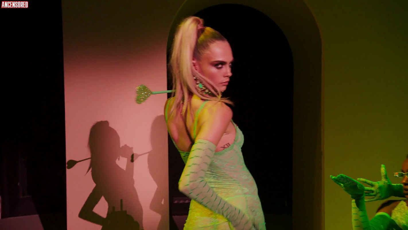 Cara deLevingne – savage x fenty show