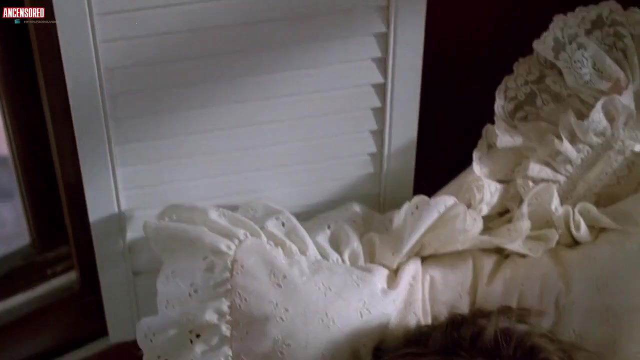 Carey Lowell – Dangerously Close