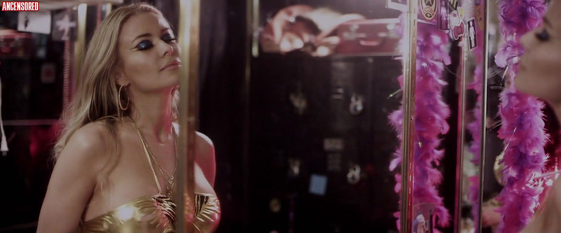 Carmen Electra – Lap Dance