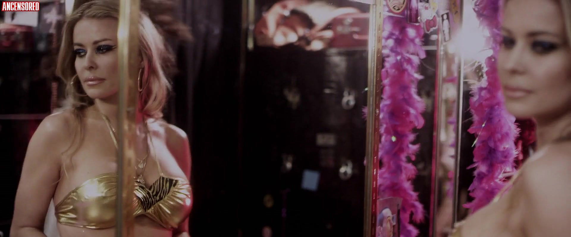 Carmen Electra – Lap Dance