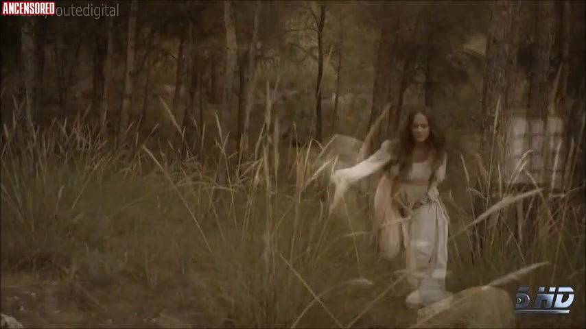 Carolina Bang – Tierra de Lobos