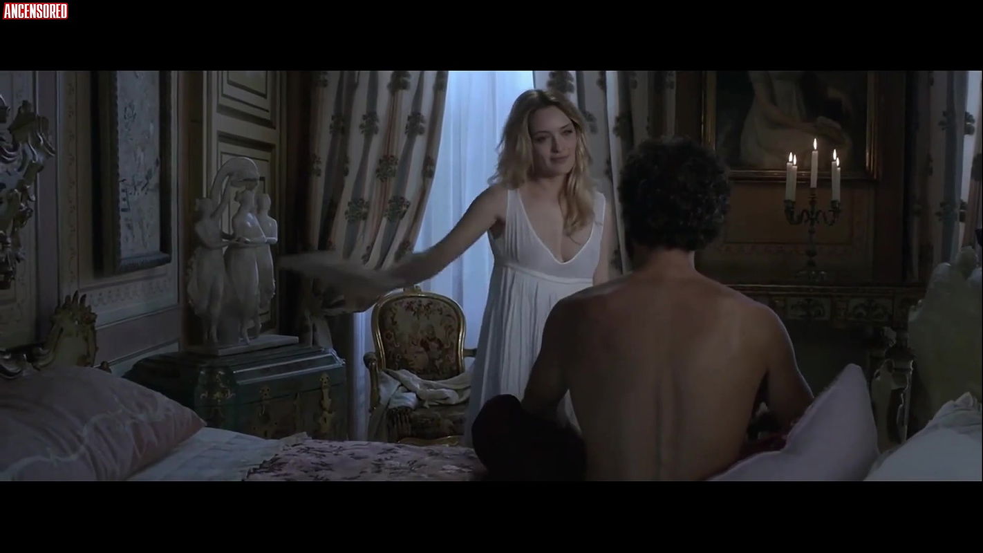 Carolina Crescentini – sand fire