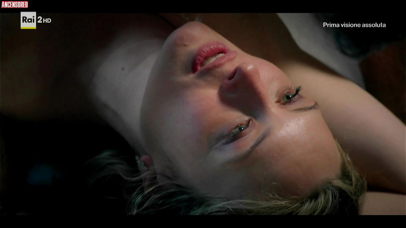 Carolina Crescentini – the sea beyond