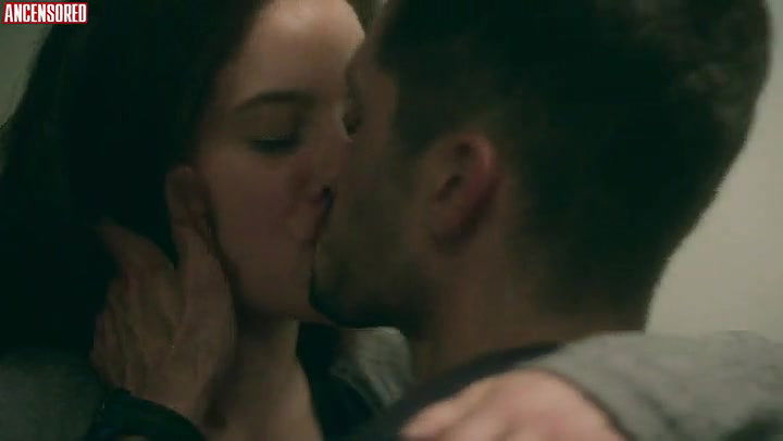 Caroline Dhavernas – Blue Moon