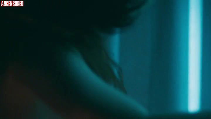 Caroline Dhavernas – Blue Moon