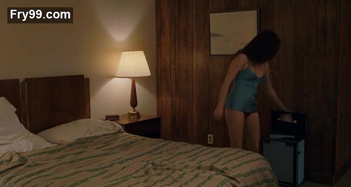 Caroline Dhavernas – easy living