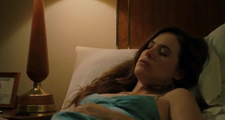 Caroline Dhavernas – easy living