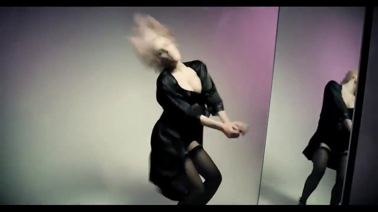 Caroline Flack – love advent