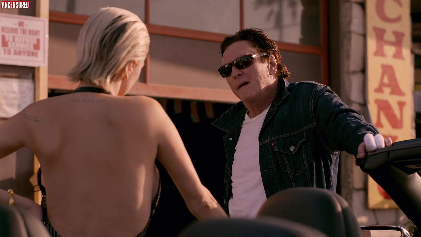 Caroline Vreeland – red handed