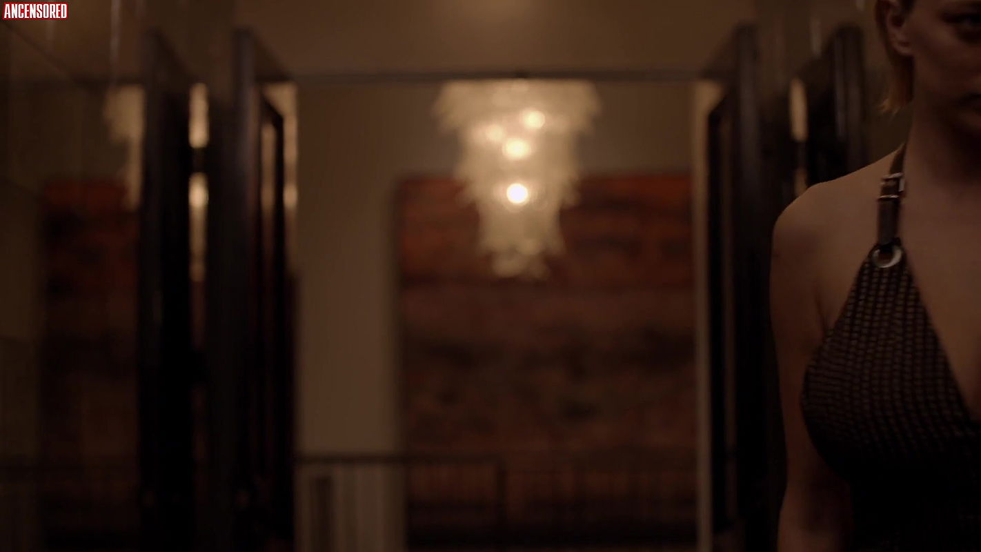 Caroline Vreeland – red handed