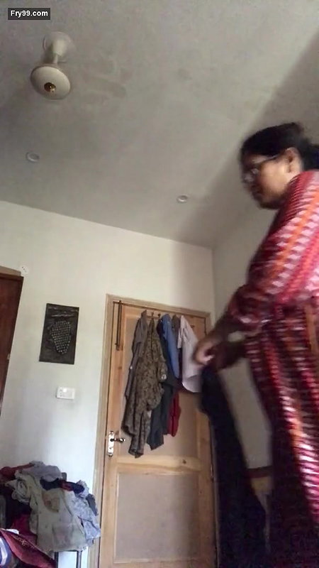 Mature bhabhi making changing video for lover