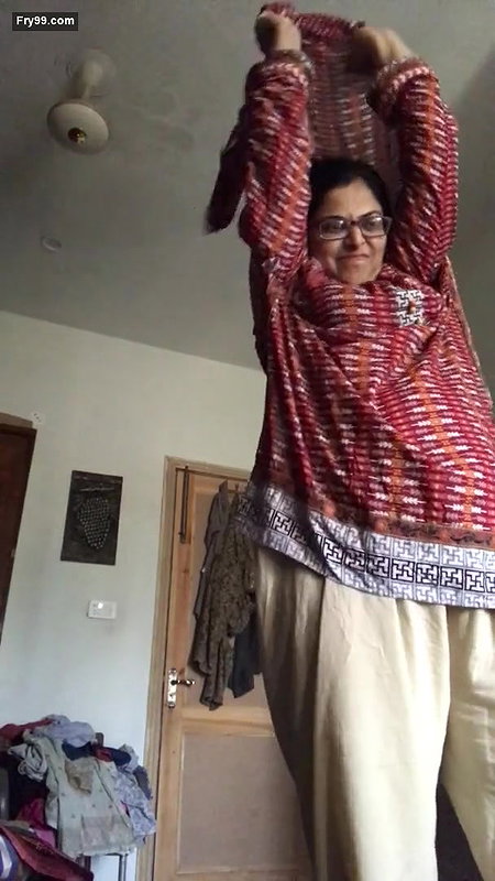 Mature bhabhi making changing video for lover